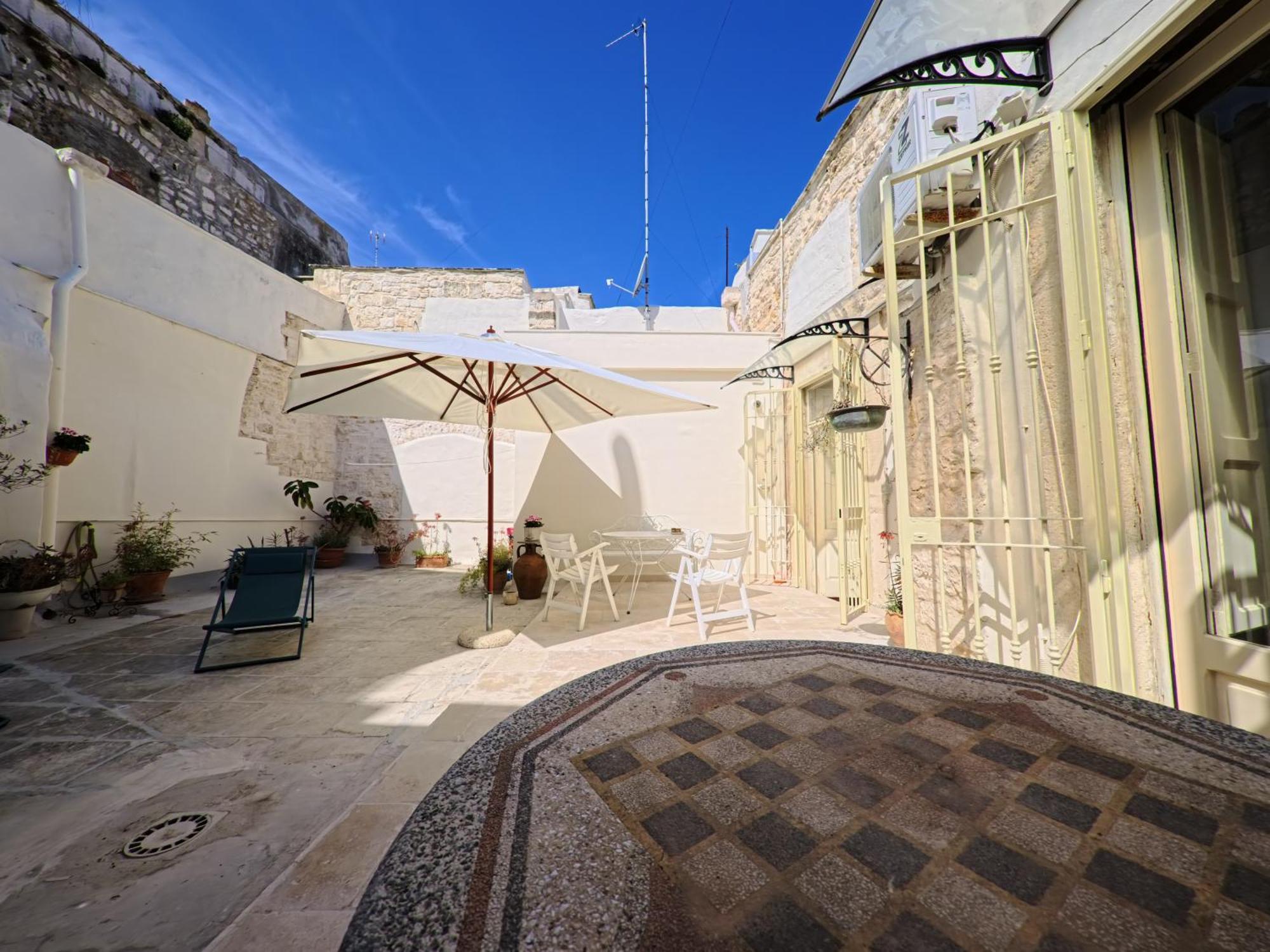 Palazzo Framarino Dei Malatesta - Noble Floor - XIV Century โจวีนัซโซ ภายนอก รูปภาพ