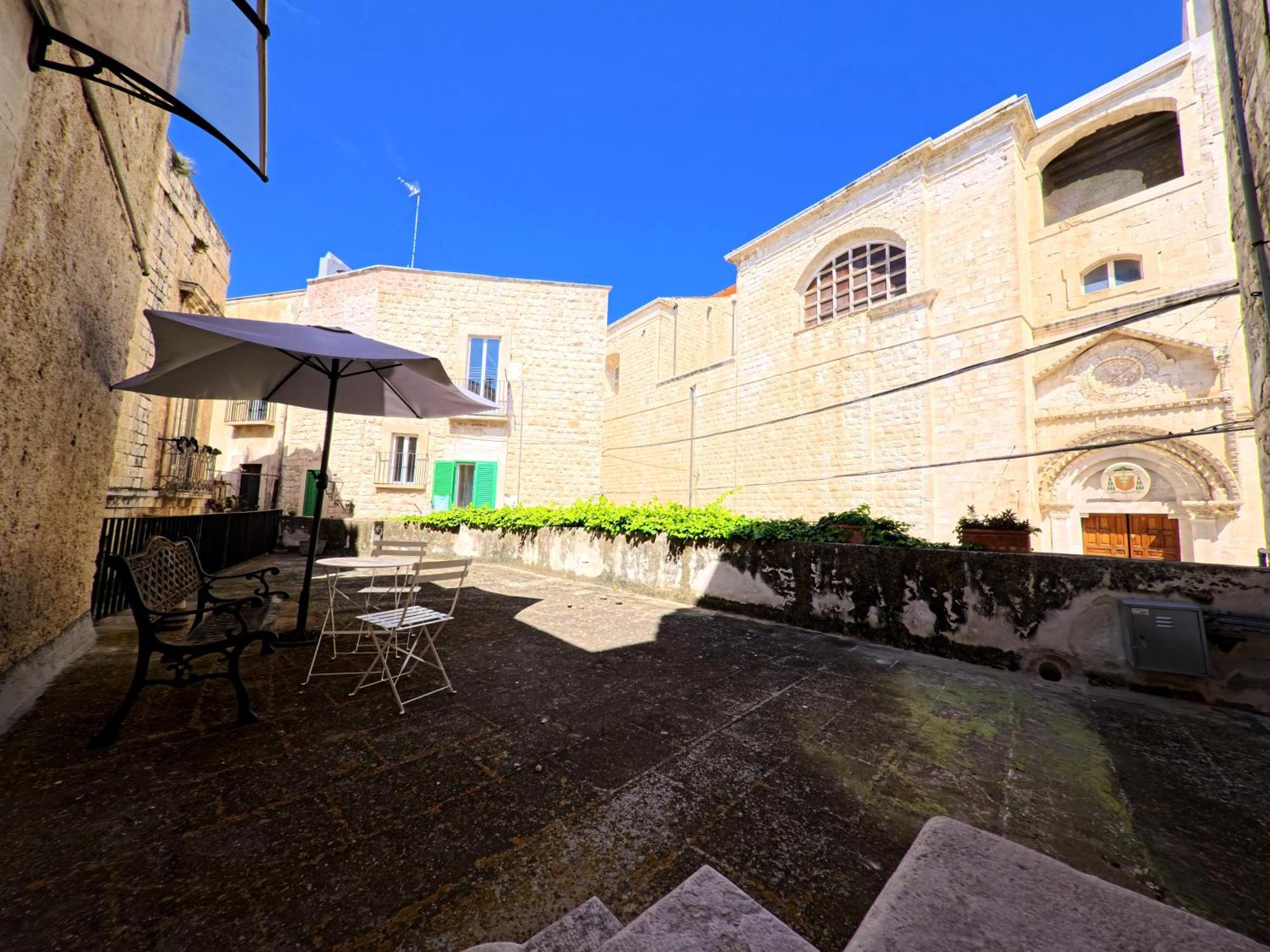 Palazzo Framarino Dei Malatesta - Noble Floor - XIV Century โจวีนัซโซ ภายนอก รูปภาพ